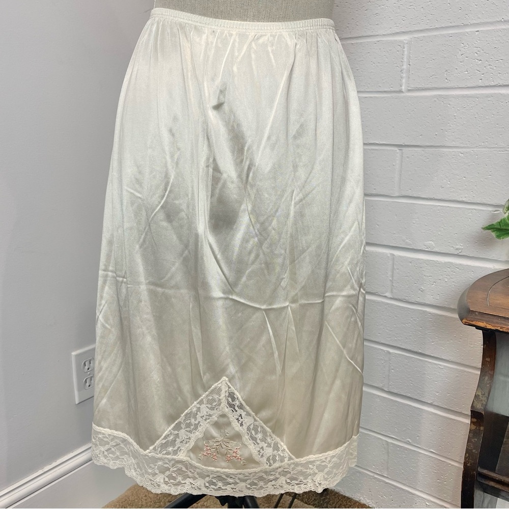 VTG FormFit Satin Half Slip Laced Women’s Size Small 10-12 Tall - Skirt